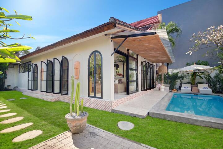 Villa Sobramesa Seminyak W/ Pool, Butler & Parking - Bali