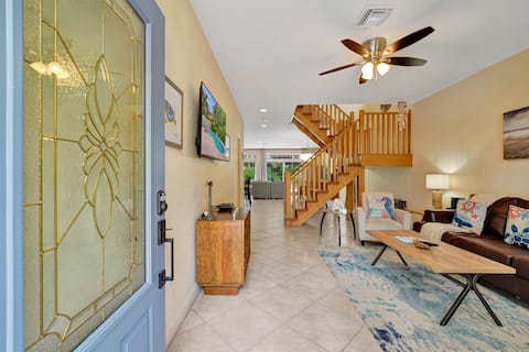 Successful Airbnb property: HOLY COW Spot! Quiet Warm Pool 5 min Walk Beach in Lauderdale By The Sea