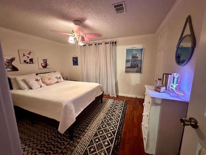 חדר עם בעלי חיים - מיטה זוגית רחבה