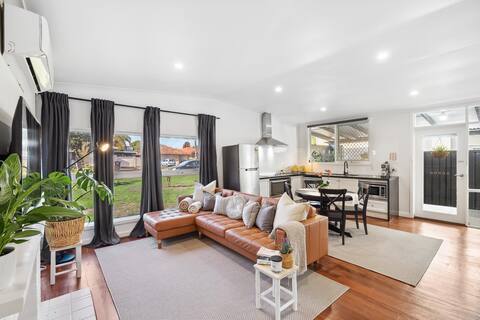 Fun-Filled 3-BR Home Closed to Shops,Airport &City