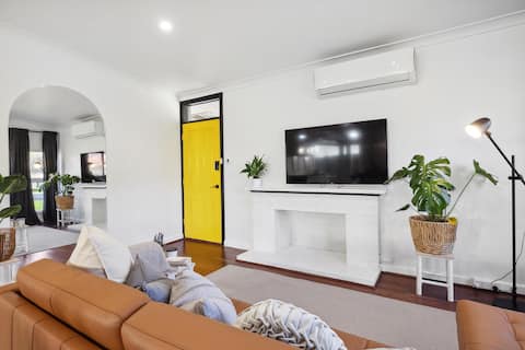 5 mins to Airport_Family Retreat with Trampoline