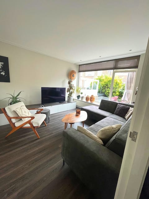 Successful Airbnb property: Cozy vacation home, beach & city center around the corner in Noordwijk Zee