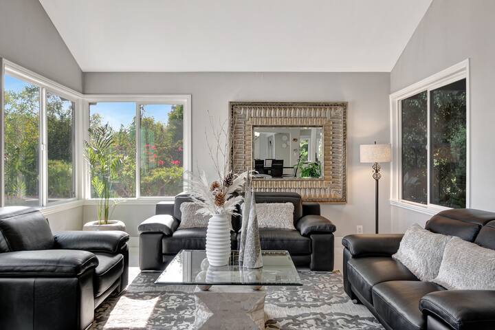 Close to Disney beautiful view, Pool and 3500 feet gallery image 3