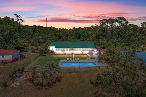 Lakefront Paradise W/Pool/hot tub/outdoor kitchen