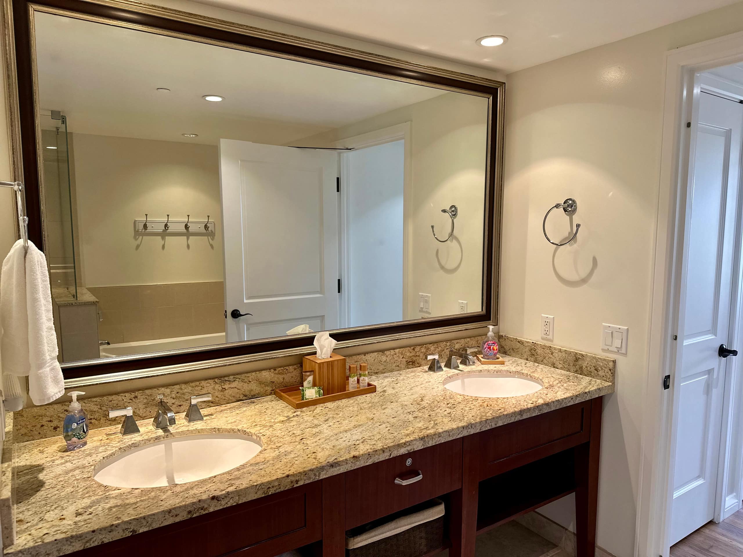 Condo in Lahaina · ★5.0 · 2 bedrooms · 3 beds · 2 baths - Image 22