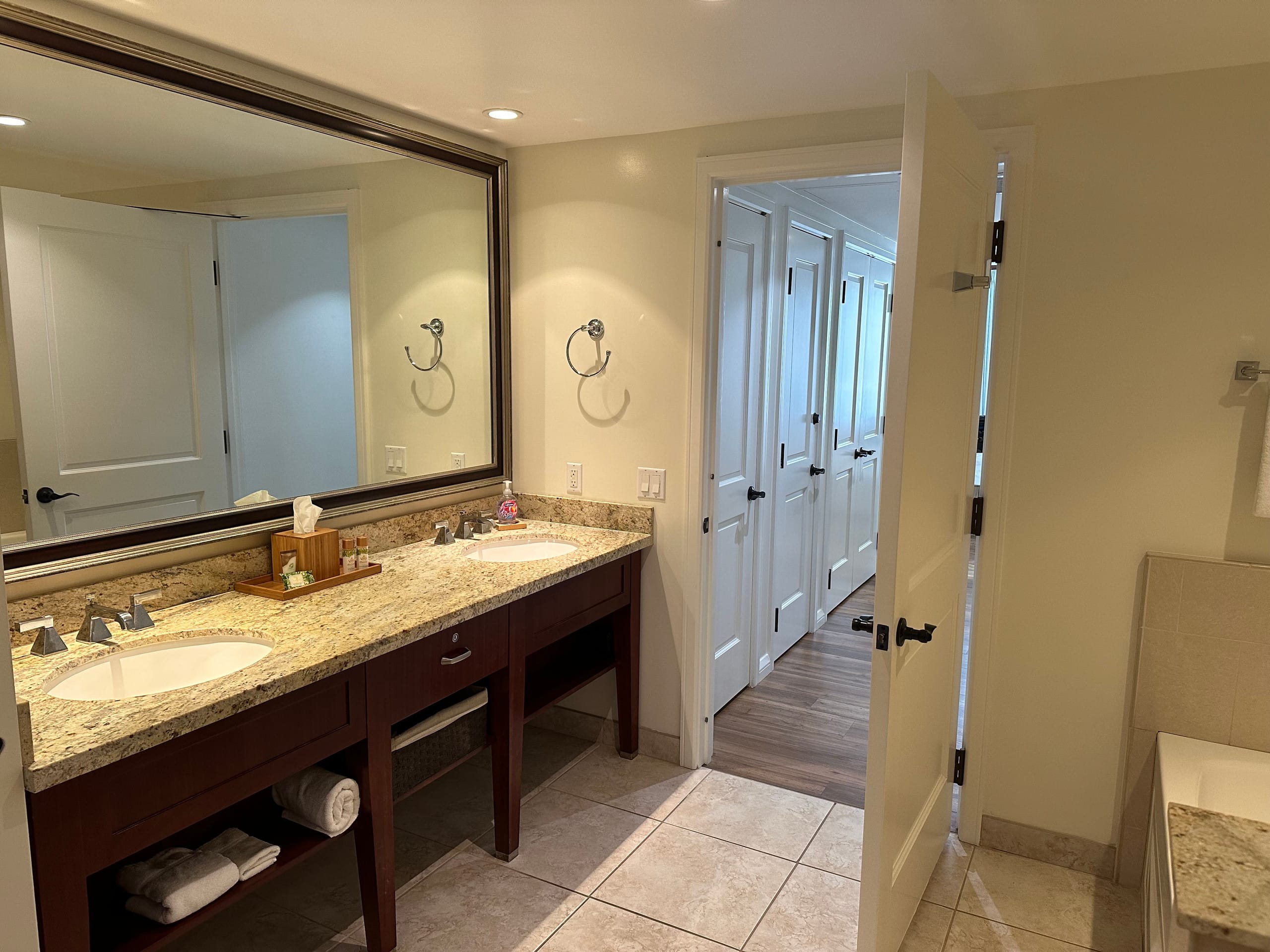 Condo in Lahaina · ★5.0 · 2 bedrooms · 3 beds · 2 baths - Image 23