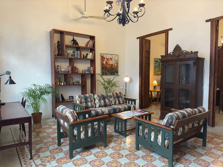 Best Location & Colonial Home - Merida