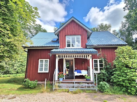 Cottage in the forest with 10 beds & 300 m from swimming area