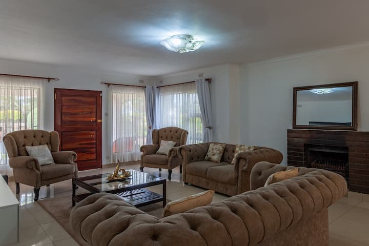 Spacious Full House For Family (24/7 Backup Solar) - Harare