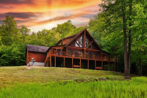 Secluded Cabin-Hot Tub/Waterfalls/Trails/SkiAccess