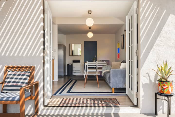 Modern Design Bungalow
2-bedroom With Parking - Los Angeles, CA