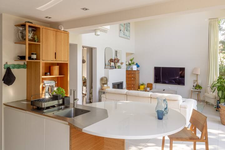 Villa style Bauhaus for families gallery image 4