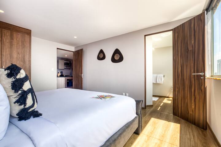 2 Rooftops+Gym & Workspaces | Elite Apt w/Balcony gallery image 4