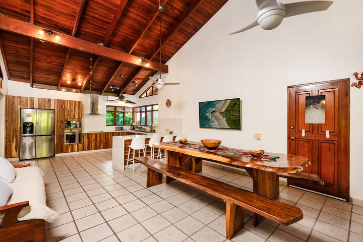 Spacious 2 BD 2 BA Across the Beach ❤️ Large Pool | Fast Wifi | Full Staff
