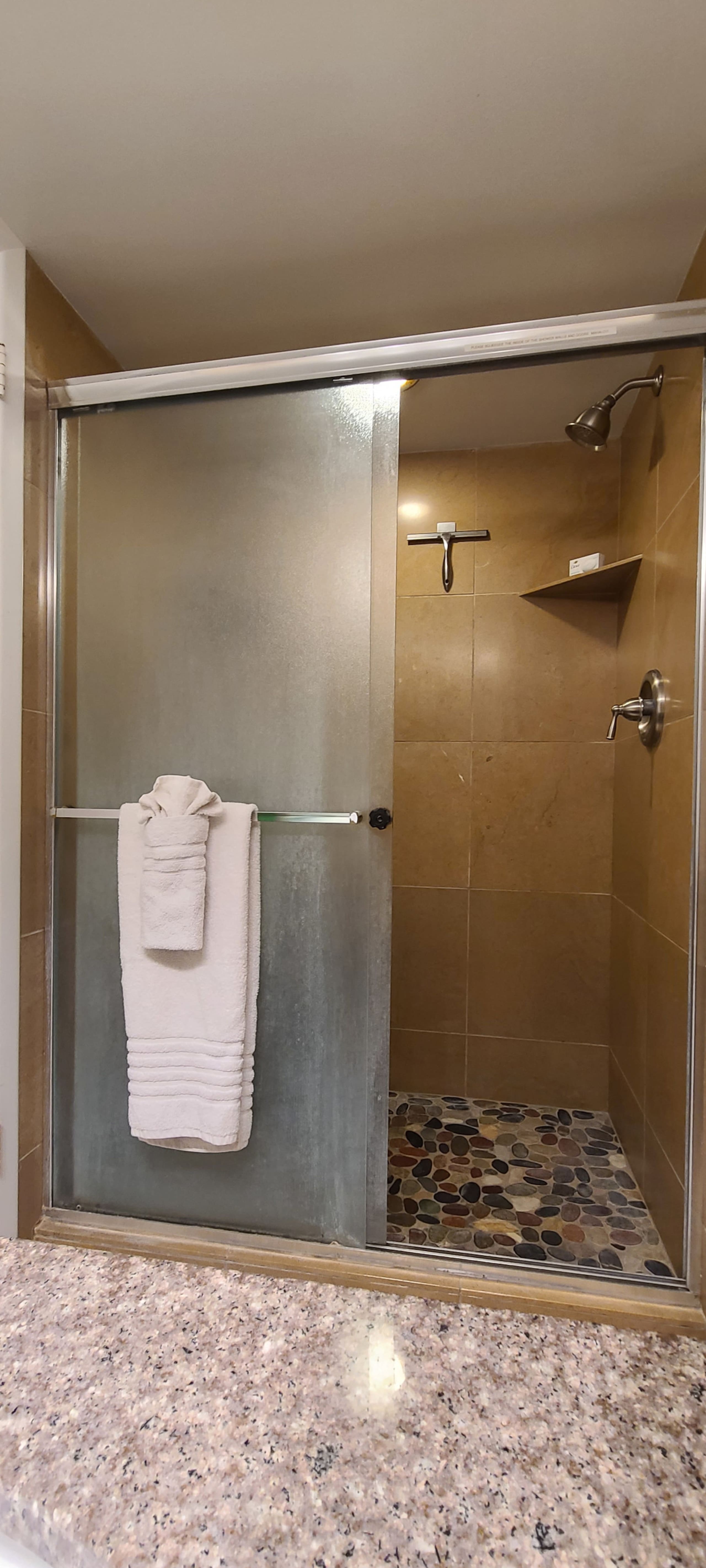 Condo in Kailua-Kona · ★4.94 · 2 bedrooms · 5 beds · 2 private baths - Image 28