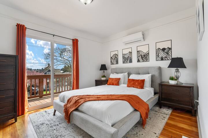 Northwest Retreat with Cedar Hot Tub gallery image 2