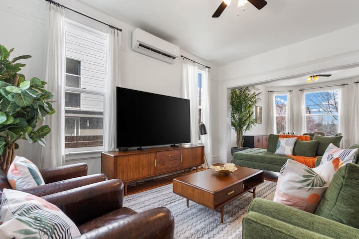 Northwest Retreat with Cedar Hot Tub