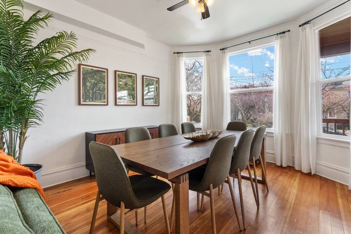 Northwest Retreat with Cedar Hot Tub gallery image 3