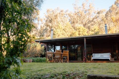 Marayin Hut. Serene Log Cabin