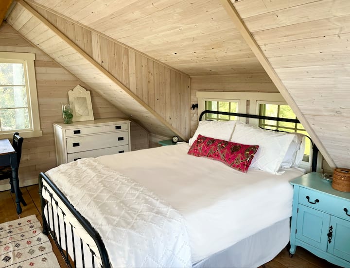Loft bedroom in main cottage
