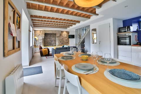 The old Forge and its garden, 2 steps from the beach