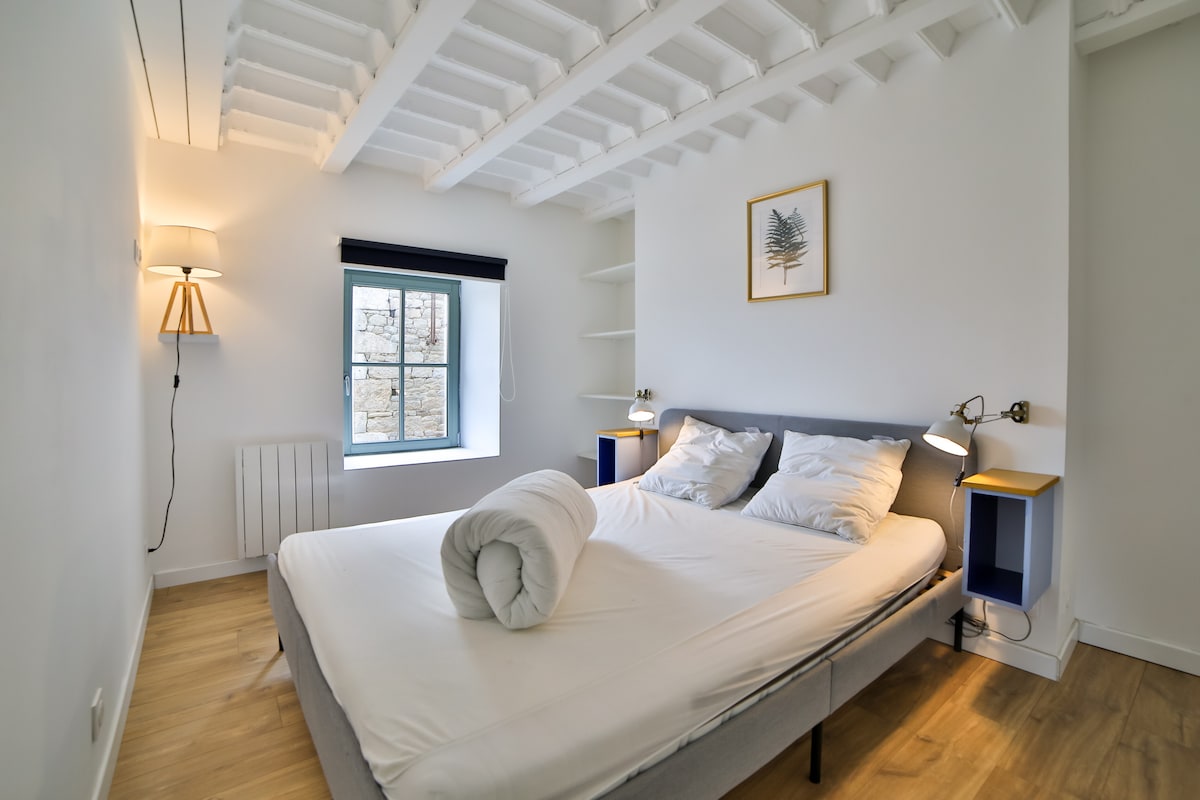 Spálňa s manželskou posteľou na prvej