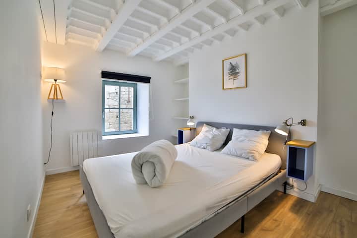 ห้องนอนเตียงคู่ในห้องแรก