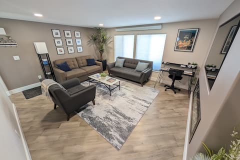 Top Airbnb: Modern Comfort in Prime Location: Remodeled Condo in Jackson Hole