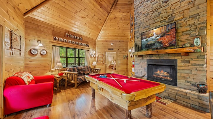 Skyhawk Cabin! One-floor/king Beds/jetted Tubs/hot Tub/billiard/arcade/secluded - Tennessee