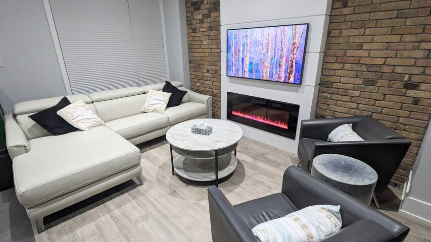 Modern Home – 20min to Downtown w/ Outdoor Patio