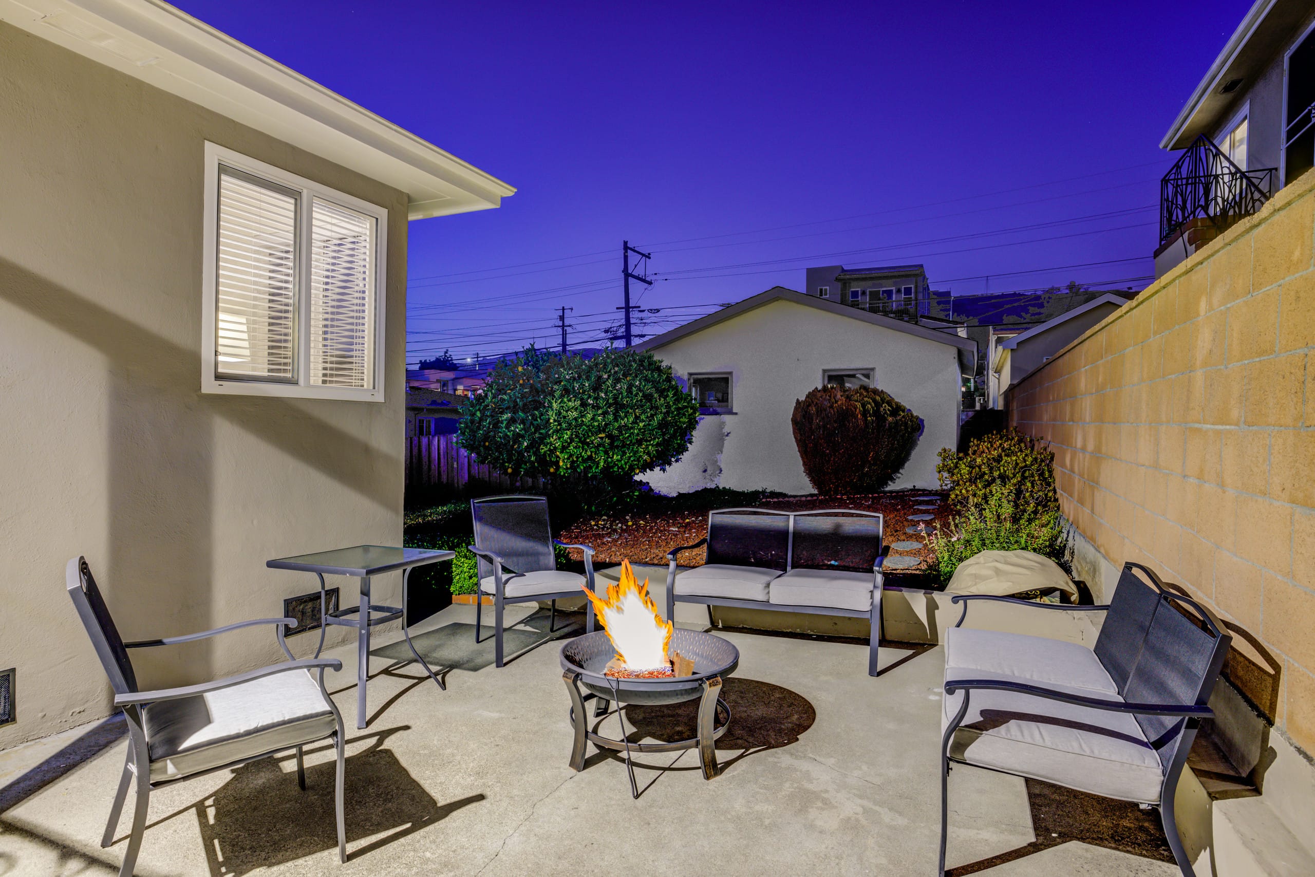 Home in South San Francisco · ★4.7 · 3 bedrooms · 4 beds · 1 private bath - Image 9