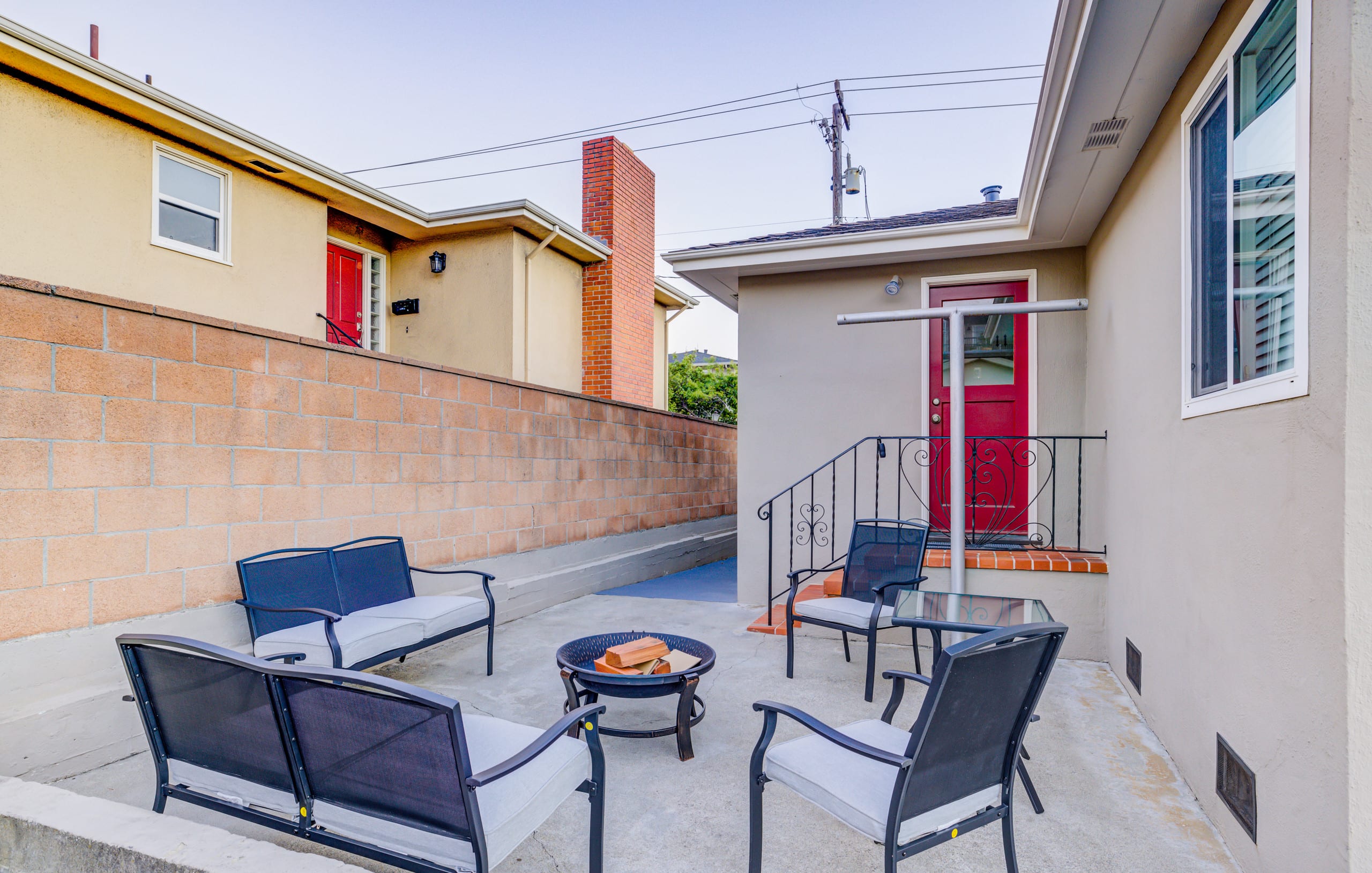 Home in South San Francisco · ★4.7 · 3 bedrooms · 4 beds · 1 private bath - Image 8
