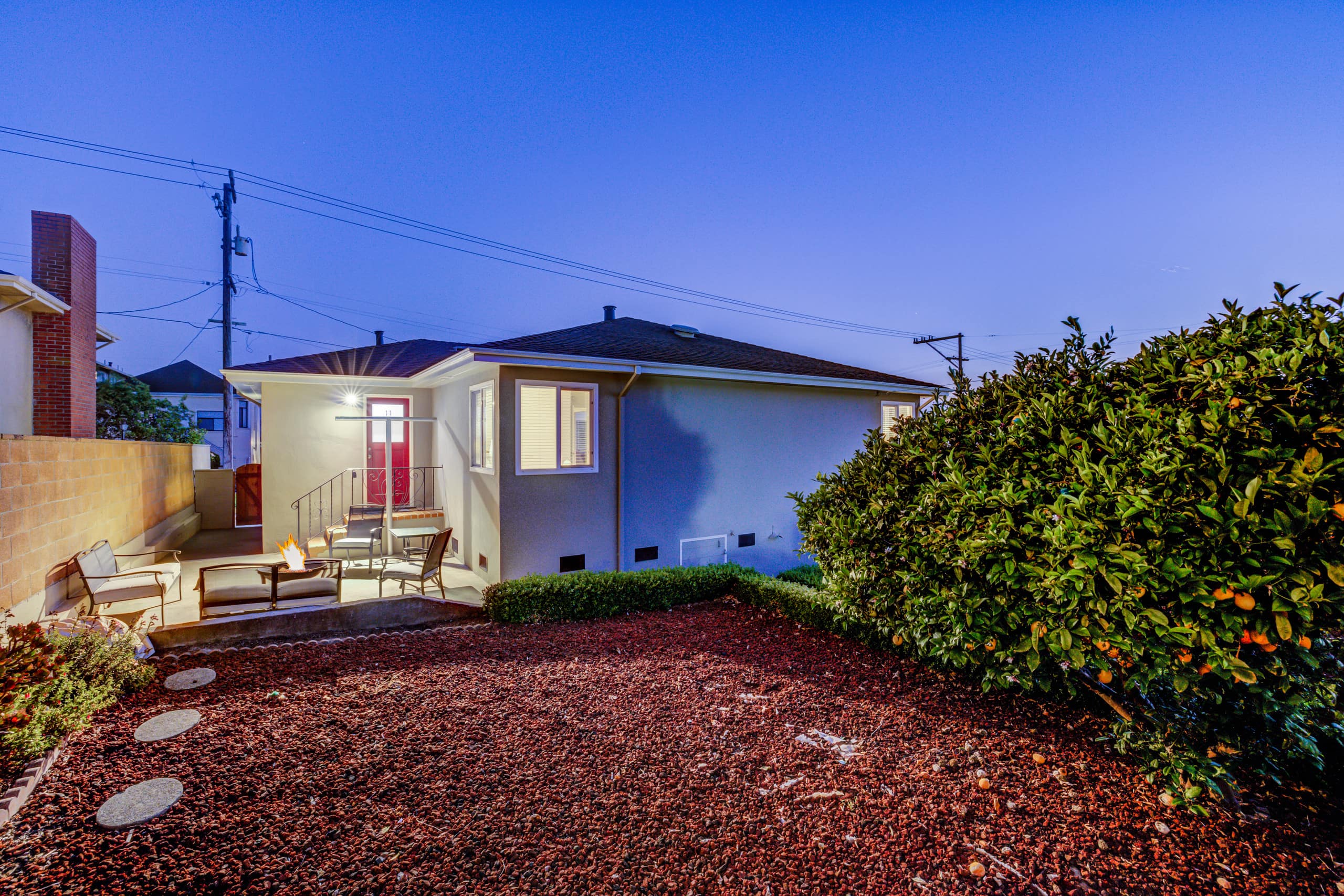 Home in South San Francisco · ★4.7 · 3 bedrooms · 4 beds · 1 private bath - Image 11