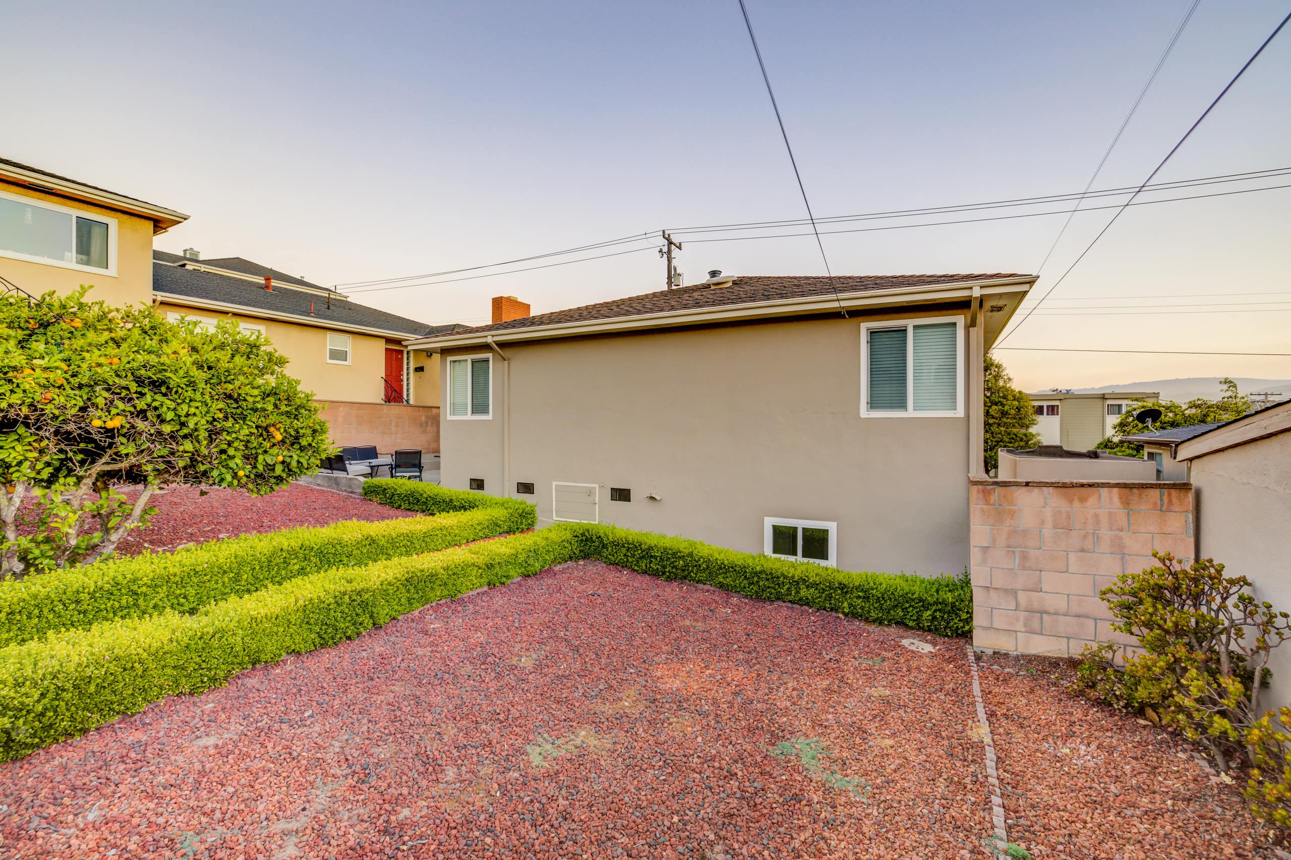 Home in South San Francisco · ★4.7 · 3 bedrooms · 4 beds · 1 private bath - Image 12