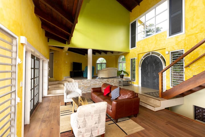 Unique Luxury 4-bedroom Residential Home With Stunning Waterfront Views- Free Wifi- - Granada