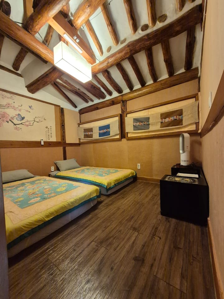 Dvokrevetna soba.
Super madrac za jednu osobu.