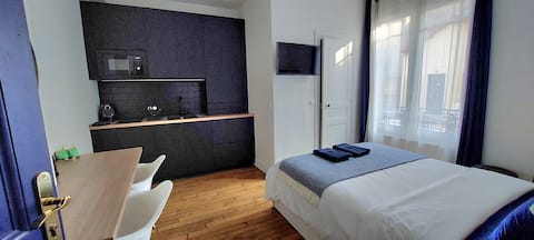 Top performing Airbnb: Studio Alphonse 6 min to Paris, 15 min to Gare du Nord in Alfortville
