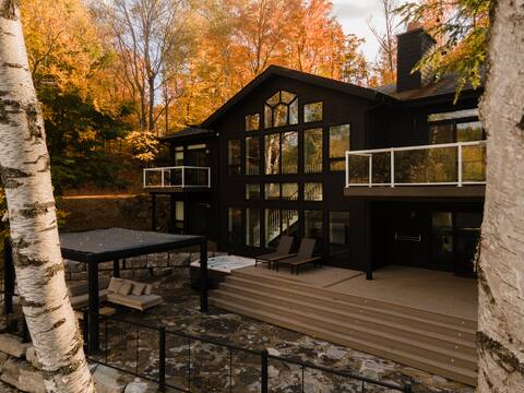 Luxury Lakefront 4200sqft Oasis ★ HotTub, Gym, BBQ