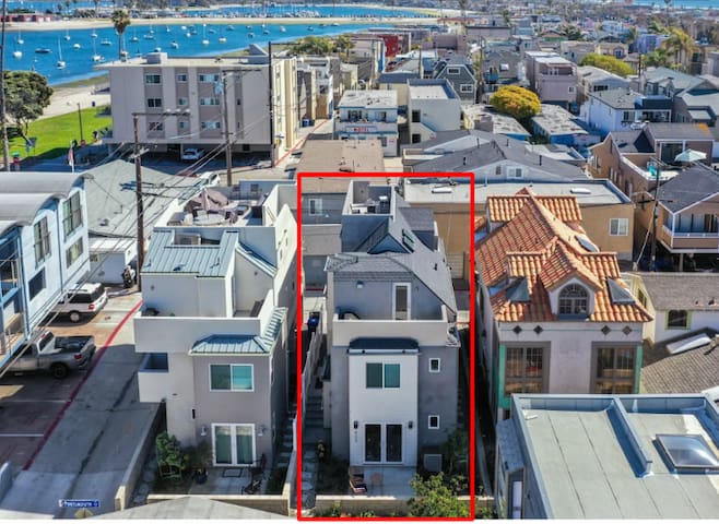 Rooftop with water view – Sleeps 10