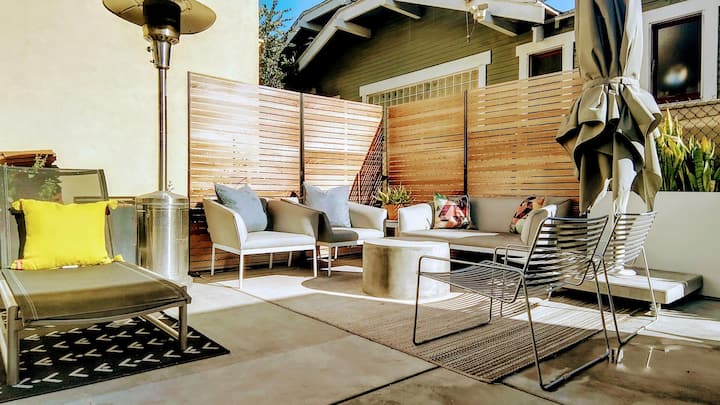 Spacious Contemporary Beachside Flat - Long Beach