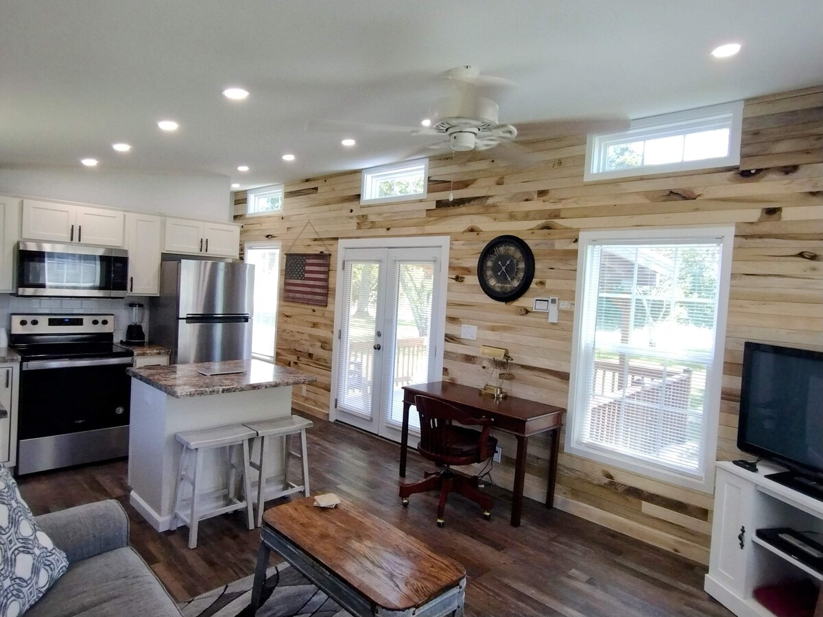 Top Airbnb: Quaint cabin retreat. in Fairfield Glade