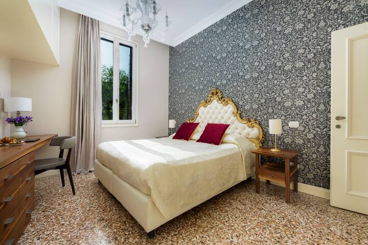 Ca’ Mainella Grand Canal View in Dorsoduro gallery image 4