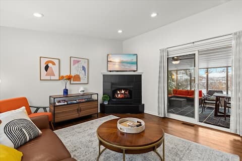 Luxury Glass Enclosed Patio, Fire Place, 70"TV, EV