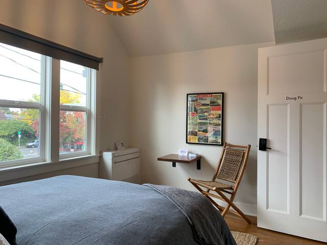 3BR Spacious hm on Alberta St in cool art district gallery image 5