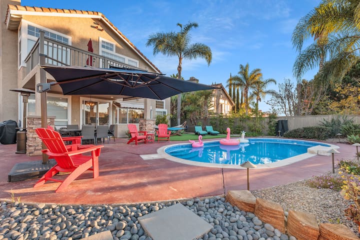 Spacious Canyon-View Oasis – Pool, Sauna