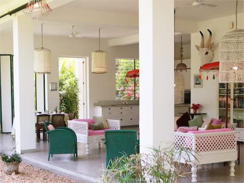Private pool & Contemporary Villa Pondi-Auroville