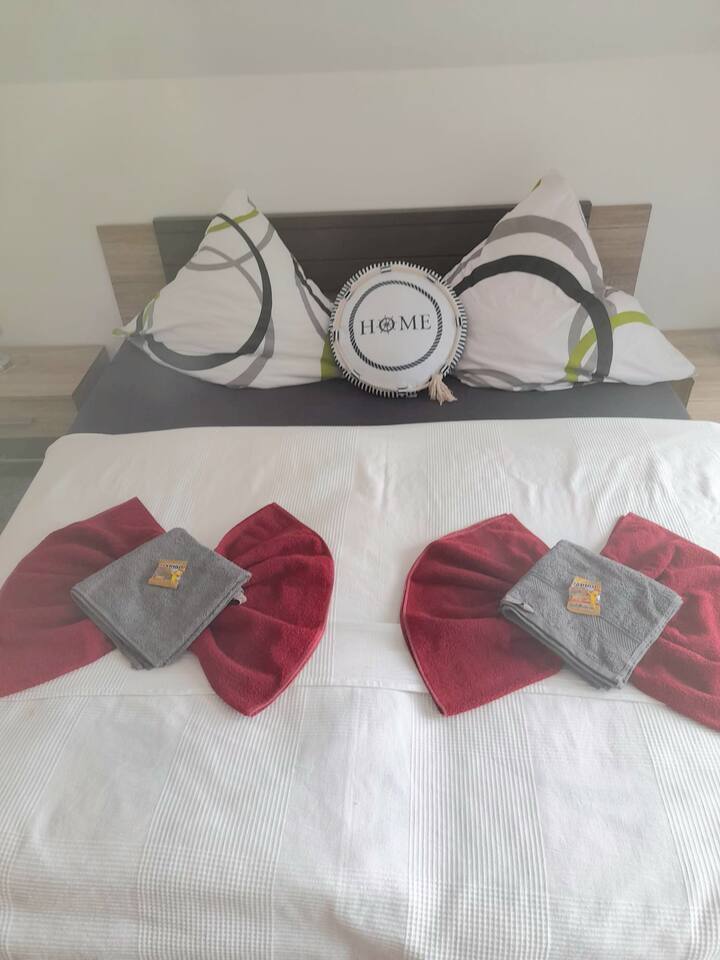 Schlafzimmer 1