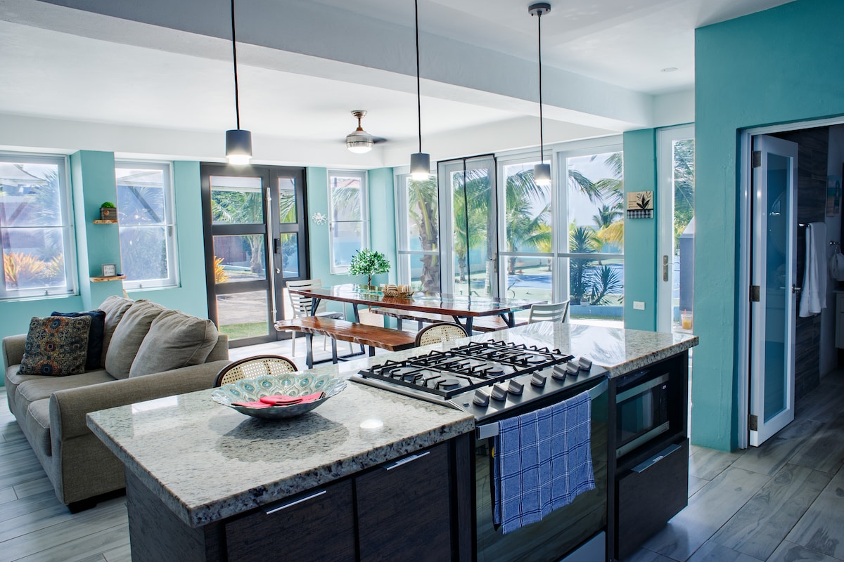 Luxury Oceanfront w/2 Pools and Slide – Photo 8