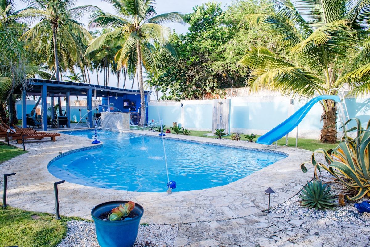 Luxury Oceanfront w/2 Pools and Slide