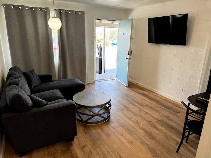 Renovated Mote Suite - 1 Bed, 1 Bath - Kingman, AZ